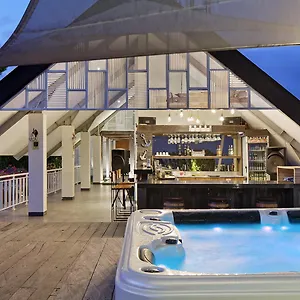 Daun Bali Seminyak (Bali)